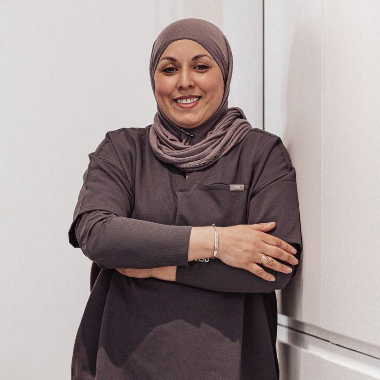 Hassna Azzaoui – Praxismanagerin & MFA